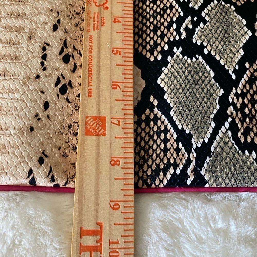NWOT Estée Lauder Makeup pouch. - Picture 6 of 6